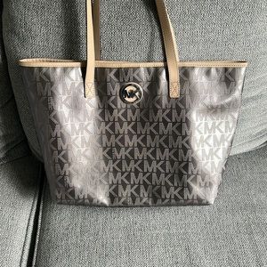 Micheal Kors purse
